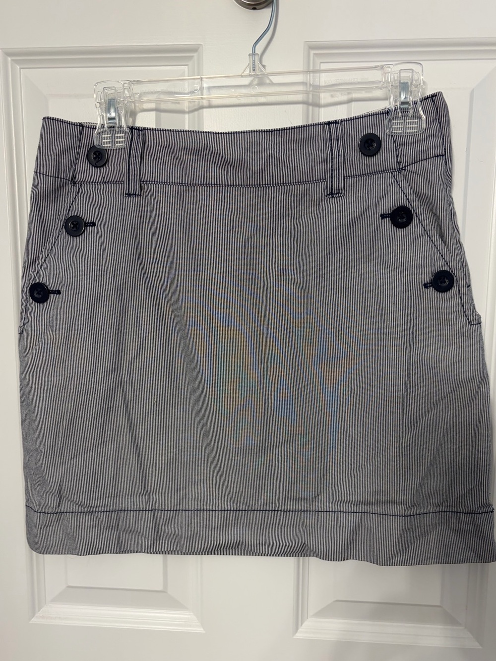 H&M blue/white striped mini skirt. Size 8. Side zipper. Front and back pockets